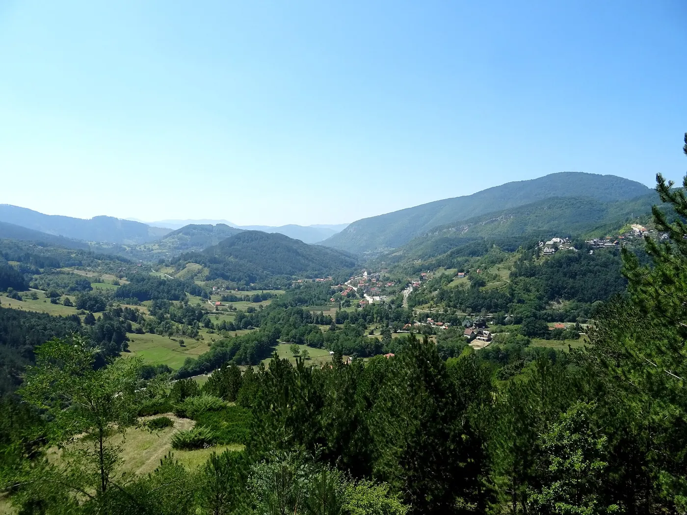 A green valley seen from the Šargan Eight railway